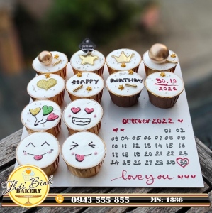 Bánh kem cupcake biểu tượng cảm xúc quyển lịch tặng vk yêu