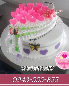 bánh kem rừng hoa màu hồng cho bé gái đáng yêu