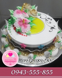 Bánh kem nghệ thuật trang trí mứt dứa hoa kem chế