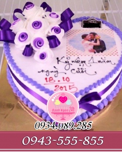 Bánh kem trái tim in ảnh kỷ niệm 1 năm ngày cưới